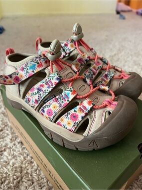 Keen Kids Floral Sport Sandals in Beige and Coral